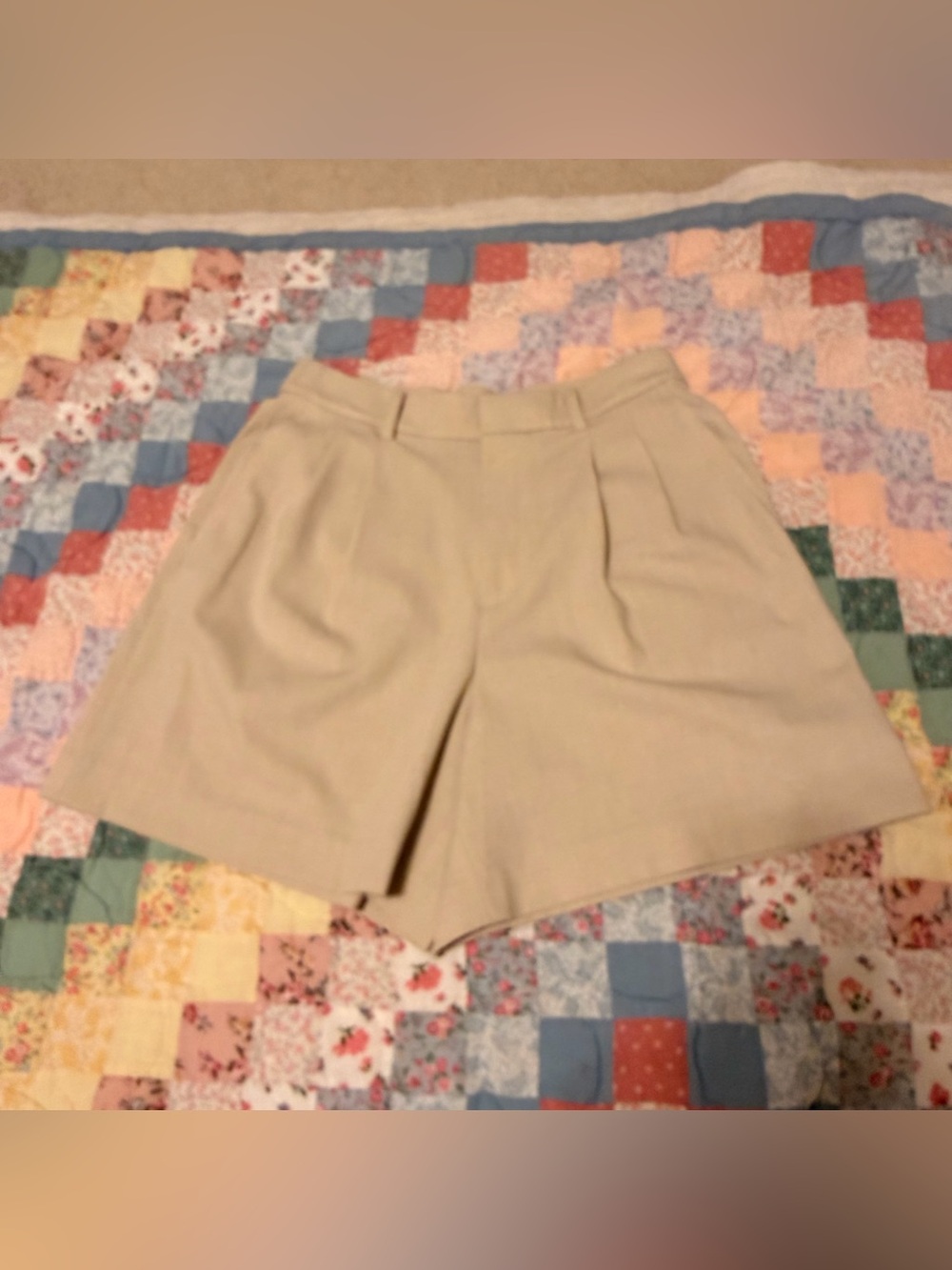 Uniqlo Beige High-Waist Pleated Women's Shorts